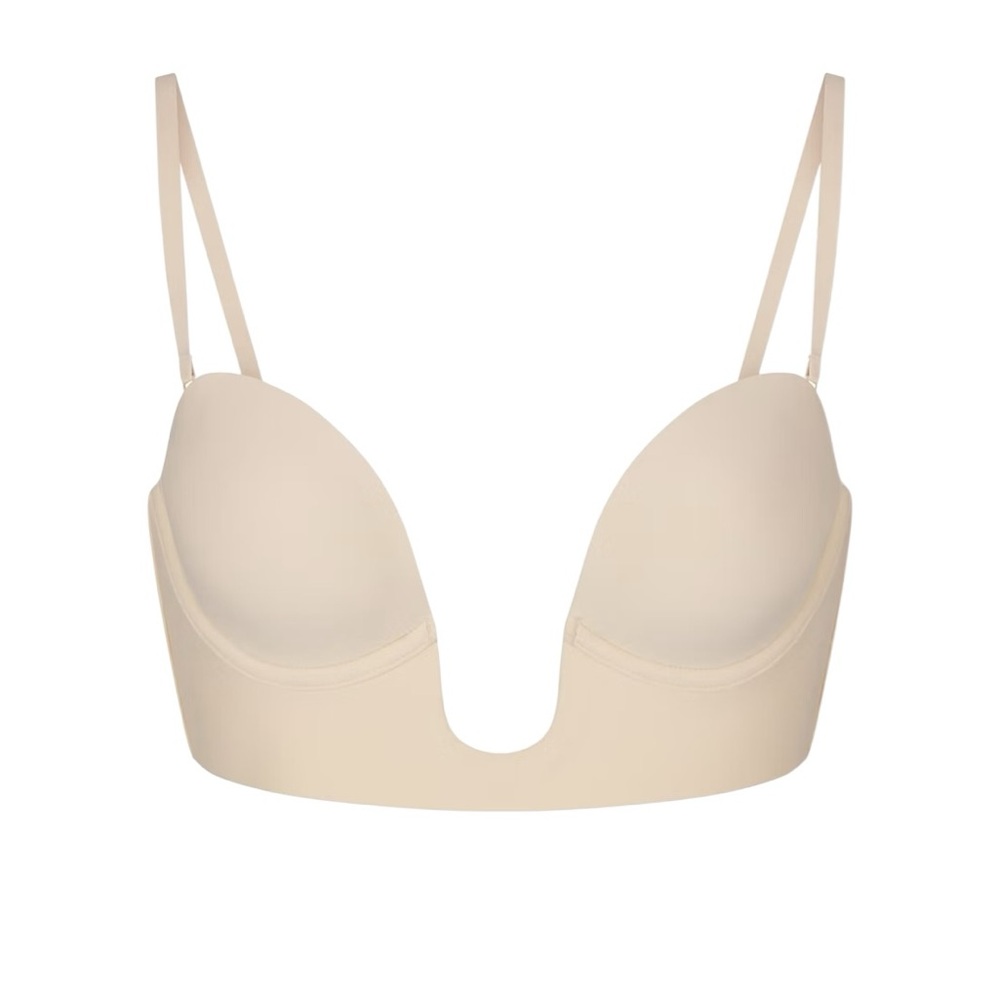 SKIMS deep plunge bra in Sand color - Picture 4 of 5
